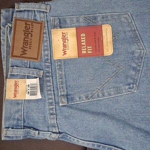 NWT Wrangler Men's Relaxed Fit Jeans - Classic Blue
